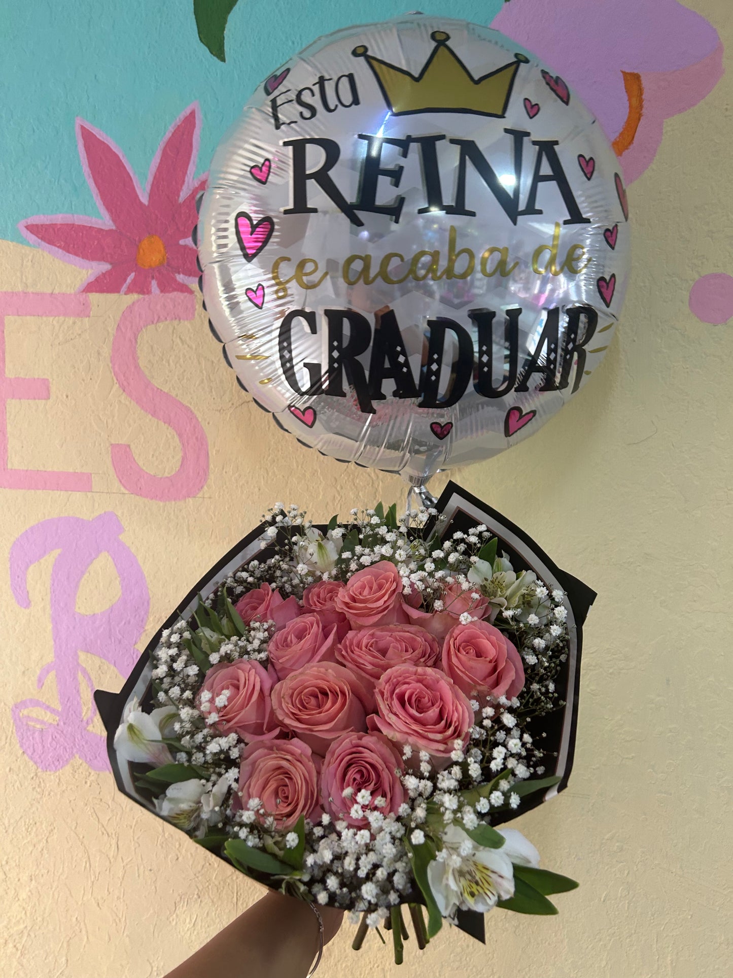 ramo 12 rosas con globo